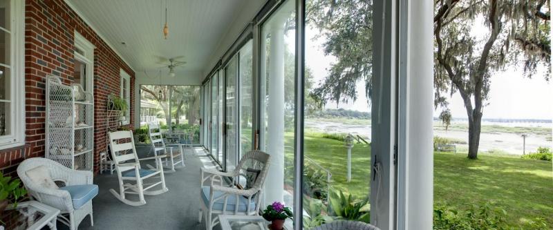 Pose de v&eacute;randas au Juch : embellir votre maison avec plus de lumi&egrave;re