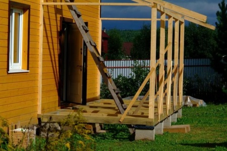Bois ou composite, quel mat&eacute;riau privil&eacute;gier pour une terrasse suspendue &agrave; Douarnenez